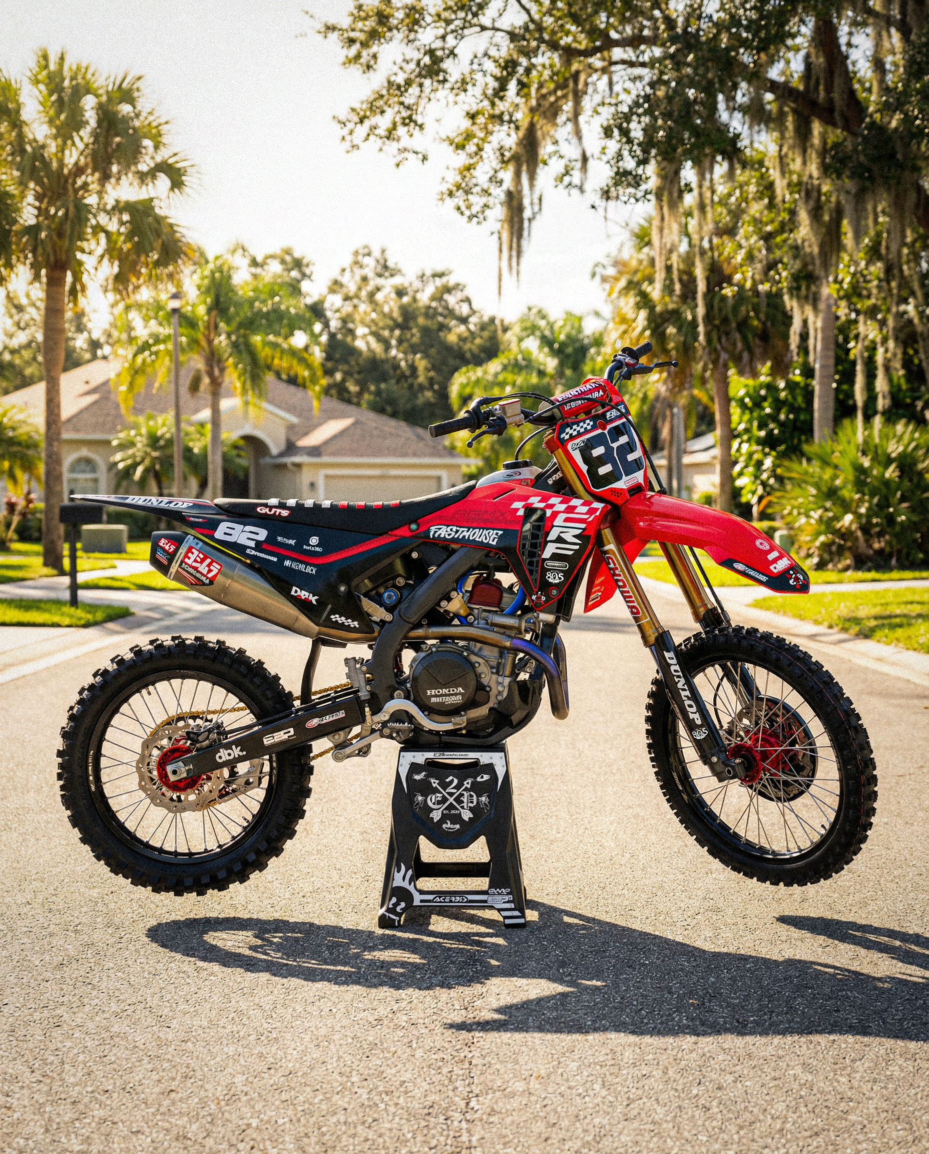 CUSTOM GRAPHICS